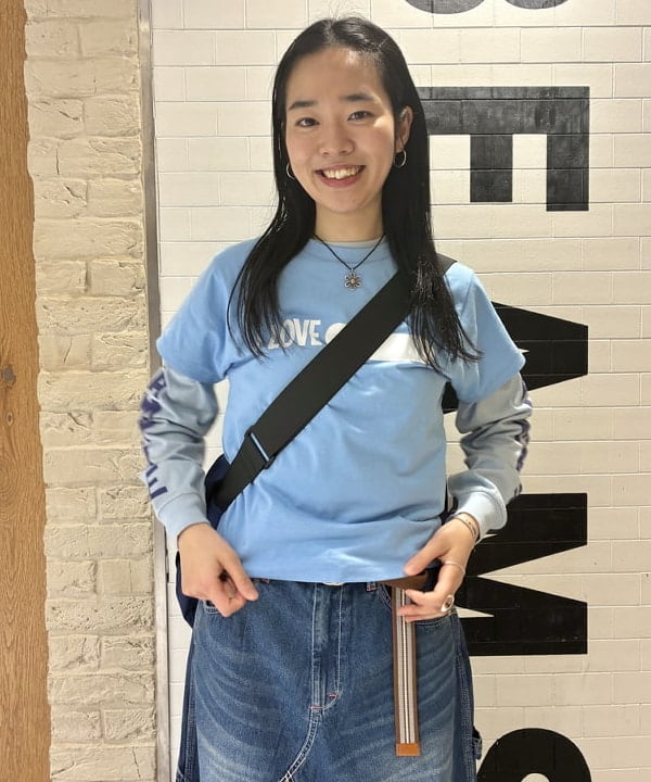 津藤 理佐子さんの「BEAMS WOMEN｜【別注】Champion / プリント Tシャツ」を使ったコーディネート