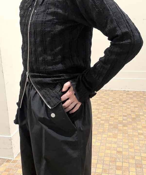 森本 理絵さんの「BEAMS WOMEN｜ニータック パラシュート パンツ」を使ったコーディネート