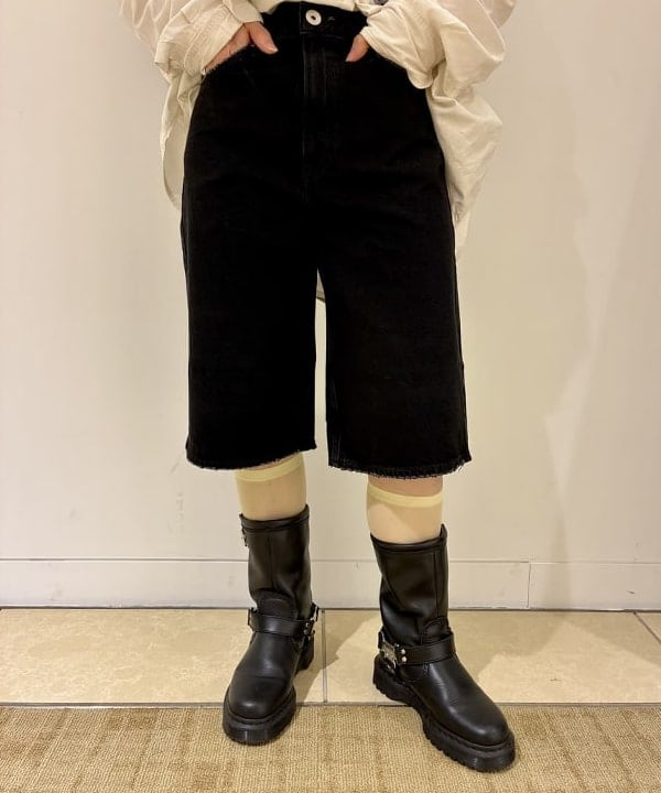 ハルキ　モモナさんの「BEAMS WOMEN｜upper hights / THE LIAMSHT デニム ショートパンツ」を使ったコーディネート