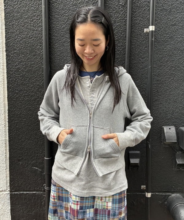 津藤 理佐子さんの「BEAMS WOMEN｜リブ クルー 3/4」を使ったコーディネート