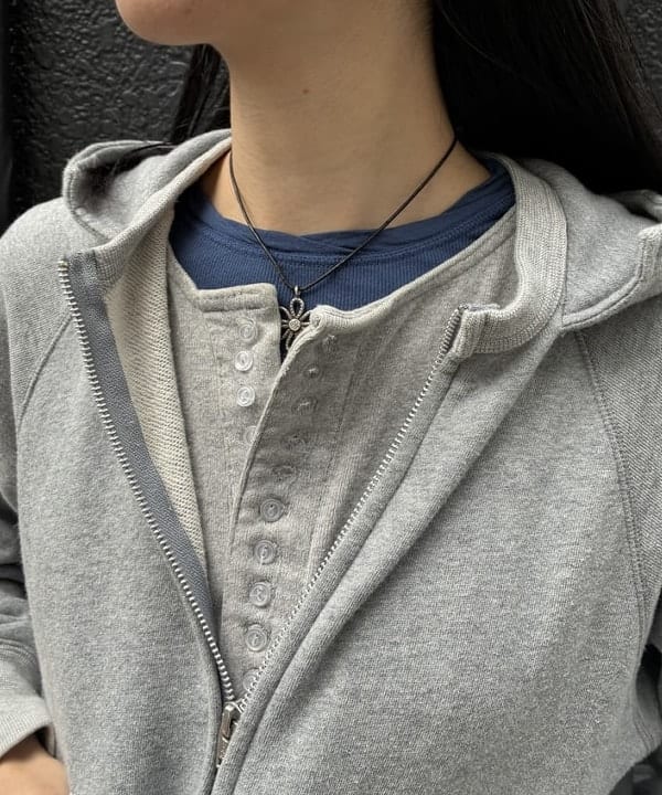 津藤 理佐子さんの「BEAMS WOMEN｜リブ クルー 3/4」を使ったコーディネート