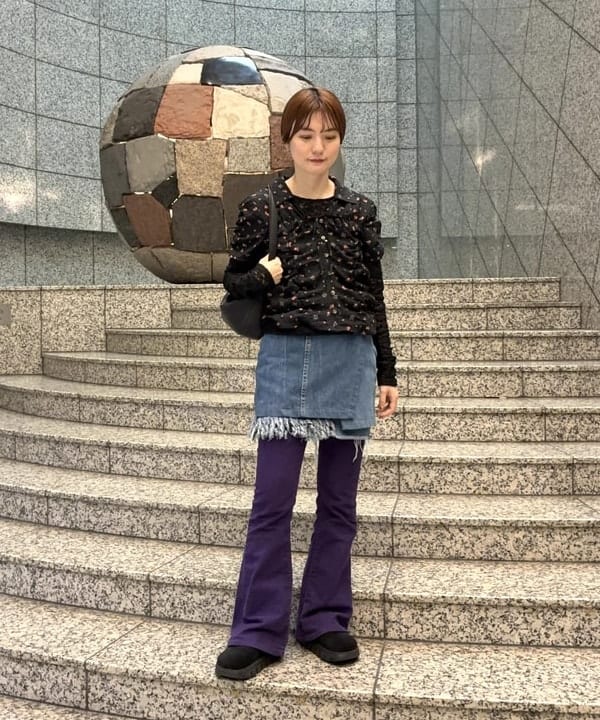 森本 理絵さんの「BEAMS WOMEN｜ジャカード レース クルーネック Tシャツ」を使ったコーディネート