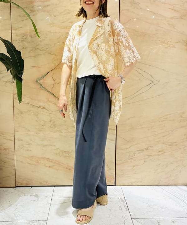 岩沢 珠代さんの「BEAMS WOMEN｜BAUM UND PFERDGARTEN / MANNICA フラワー シャツ」を使ったコーディネート