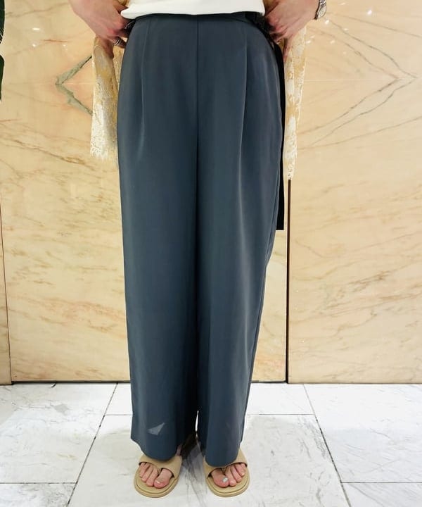 岩沢 珠代さんの「BEAMS WOMEN｜BAUM UND PFERDGARTEN / MANNICA フラワー シャツ」を使ったコーディネート