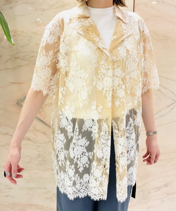 岩沢 珠代さんの「BEAMS WOMEN｜BAUM UND PFERDGARTEN / MANNICA フラワー シャツ」を使ったコーディネート