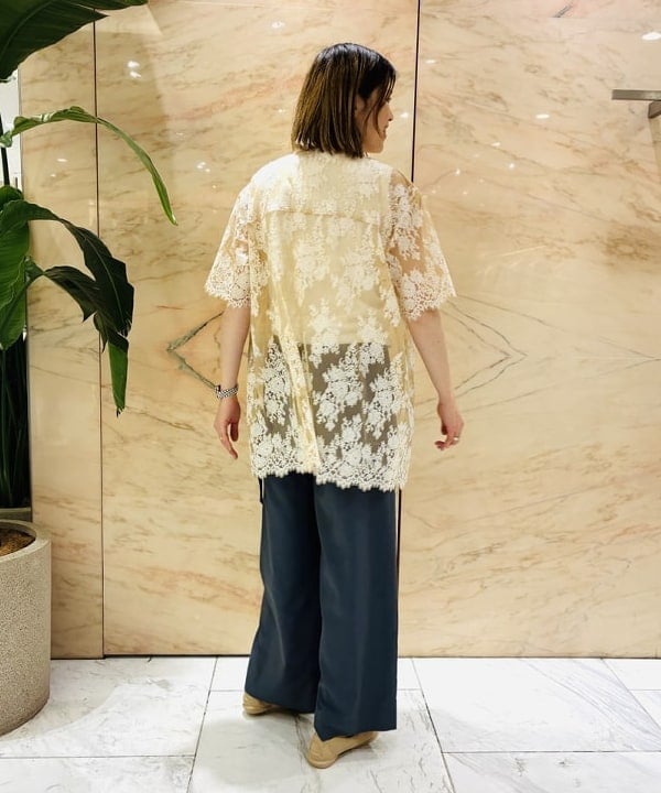 岩沢 珠代さんの「BEAMS WOMEN｜BAUM UND PFERDGARTEN / MANNICA フラワー シャツ」を使ったコーディネート