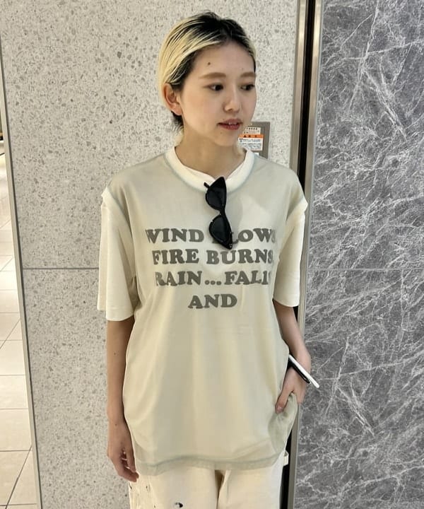 MATSUMOTO AMIさんの「BEAMS WOMEN｜【別注】HEAR MY NAME &times; maturely / メモラブル プリント Tシャツ」を使ったコーディネート