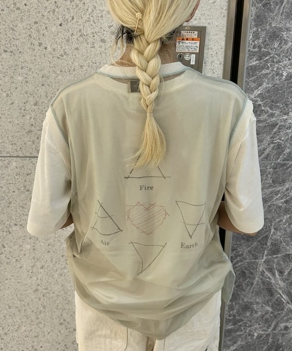 MATSUMOTO AMIさんの「BEAMS WOMEN｜【別注】HEAR MY NAME &times; maturely / メモラブル プリント Tシャツ」を使ったコーディネート