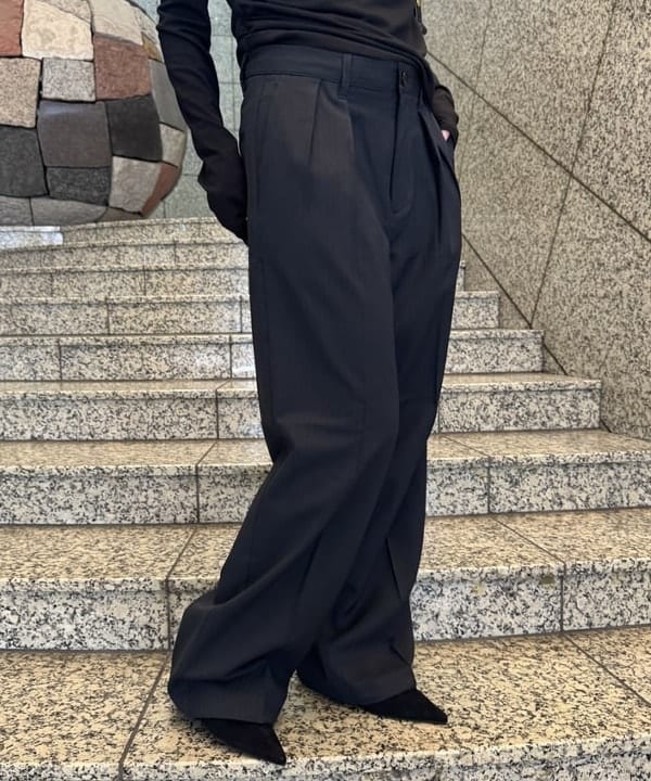 amiriさんの「BEAMS WOMEN｜ワイドストレート 2プリーツ  スラックス」を使ったコーディネート