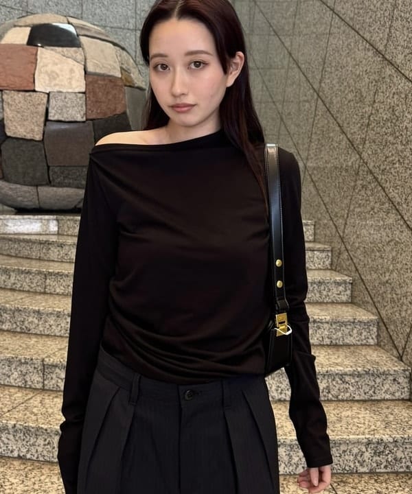 amiriさんの「BEAMS WOMEN｜ワイドストレート 2プリーツ  スラックス」を使ったコーディネート