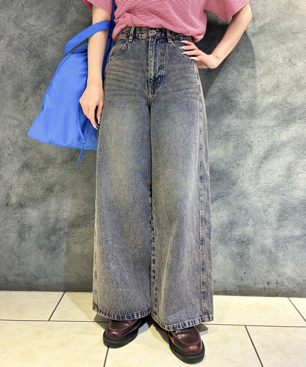 遠藤 かなたさんの「BEAMS WOMEN｜オーバーダイ デニム パンツ」を使ったコーディネート