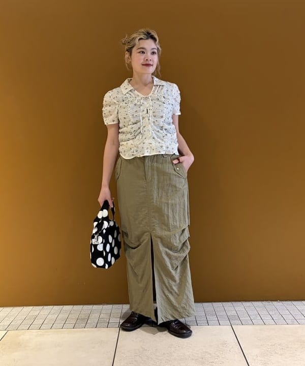 小花柄シャツで作る、大人のガーリートラッド