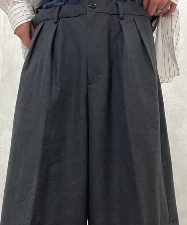 菊田 悠さんの「BEAMS WOMEN｜バックボタンシャツ」を使ったコーディネート