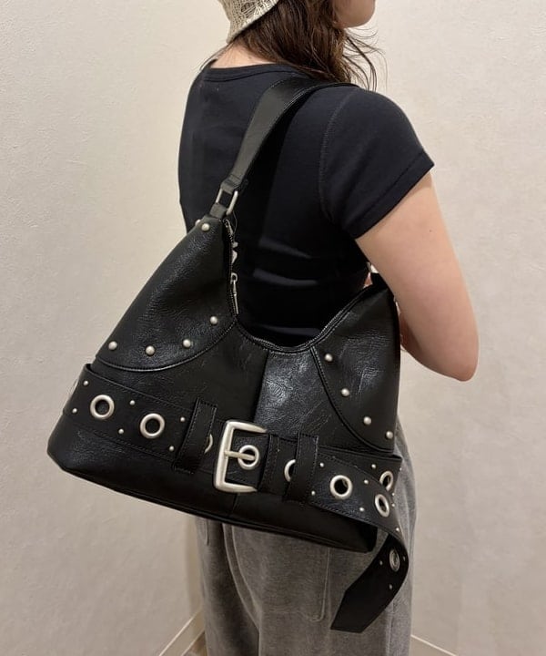 reiさんの「BEAMS WOMEN｜スタッズ ベルト バッグ」を使ったコーディネート