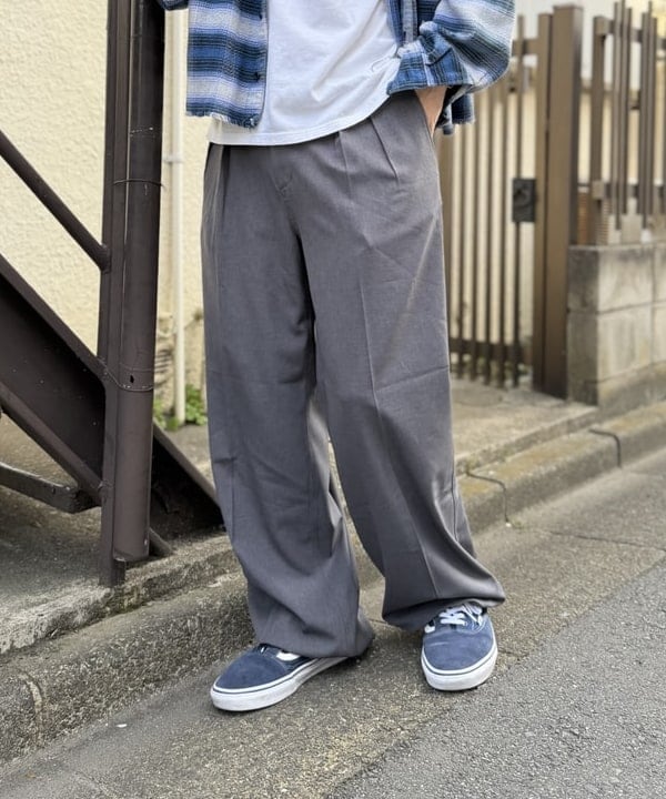 BAKU(東江 漠)さんの「BEAMS WOMEN｜ワイドストレート 2プリーツ  スラックス」を使ったコーディネート