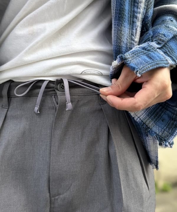 BAKU(東江 漠)さんの「BEAMS WOMEN｜ワイドストレート 2プリーツ  スラックス」を使ったコーディネート