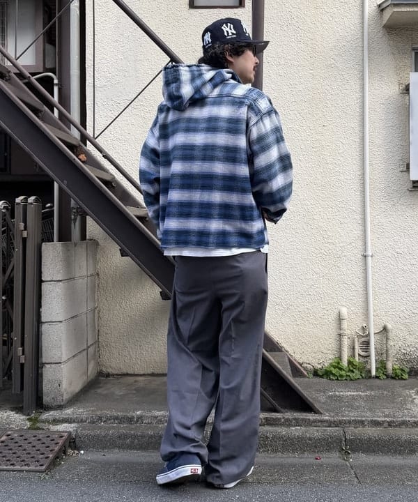 BAKU(東江 漠)さんの「BEAMS WOMEN｜ワイドストレート 2プリーツ  スラックス」を使ったコーディネート