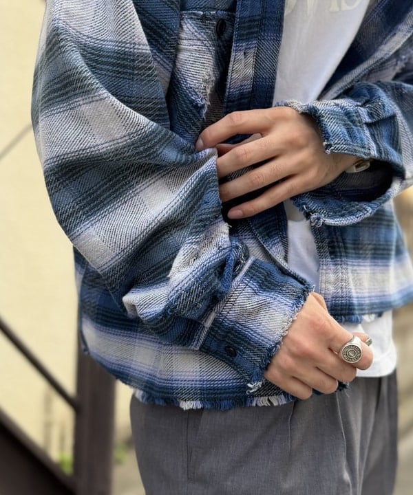 BAKU(東江 漠)さんの「BEAMS WOMEN｜ワイドストレート 2プリーツ  スラックス」を使ったコーディネート