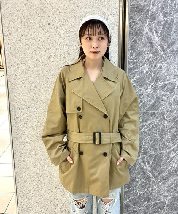 カタヤマ アヤさんの「BEAMS WOMEN｜オーバーサイズ ハーフ トレンチ コート」を使ったコーディネート
