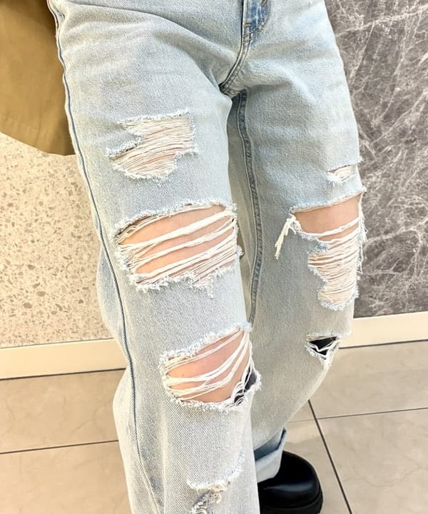 カタヤマ アヤさんの「BEAMS WOMEN｜オーバーサイズ ハーフ トレンチ コート」を使ったコーディネート