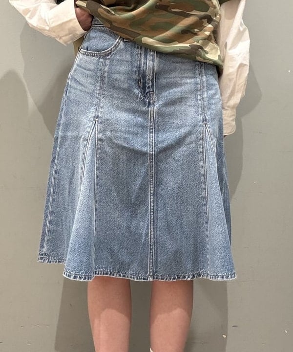 amiriさんの「BEAMS WOMEN｜LEVI&rsquo;S(R) / GODET KNEE LENGTH SKIRT」を使ったコーディネート
