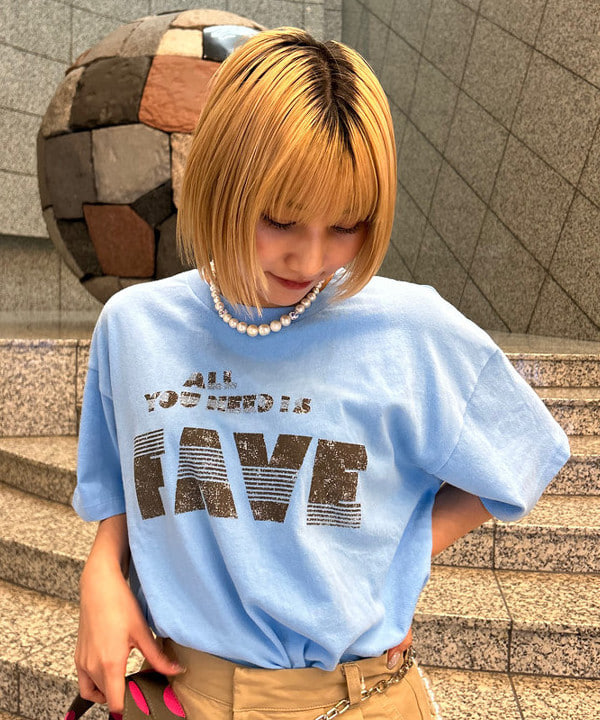 佐藤 亜美さんの「BEAMS WOMEN｜2タック カーブ バレル チノパンツ」を使ったコーディネート