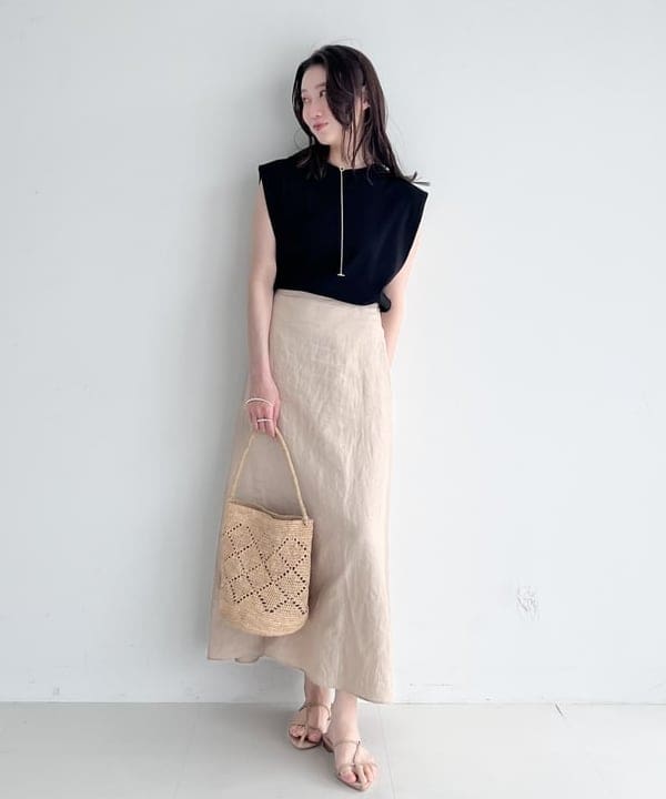 隈元 楓さんの「BEAMS WOMEN｜【別注】スタイリスト佐藤佳菜子 &times; SLOANE / リブ クルーネック フレンチスリーブ トップス」を使ったコーディネート