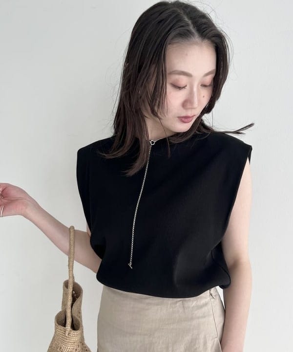 隈元 楓さんの「BEAMS WOMEN｜【別注】スタイリスト佐藤佳菜子 &times; SLOANE / リブ クルーネック フレンチスリーブ トップス」を使ったコーディネート