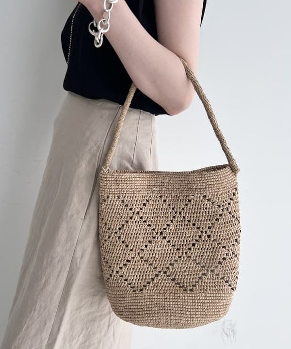 隈元 楓さんの「BEAMS WOMEN｜【別注】スタイリスト佐藤佳菜子 &times; SLOANE / リブ クルーネック フレンチスリーブ トップス」を使ったコーディネート