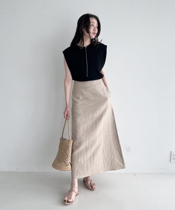 隈元 楓さんの「BEAMS WOMEN｜【別注】スタイリスト佐藤佳菜子 &times; SLOANE / リブ クルーネック フレンチスリーブ トップス」を使ったコーディネート