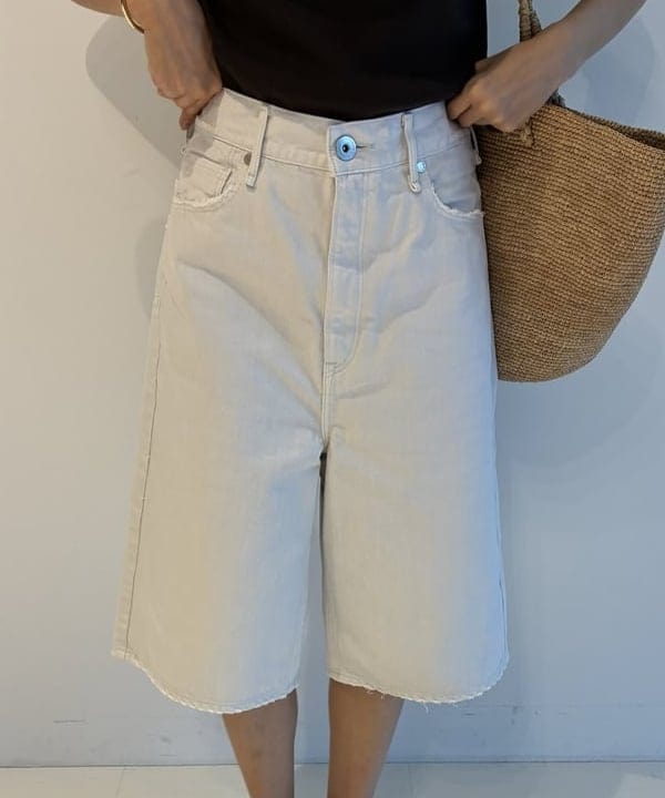 茂野 真楓さんの「BEAMS WOMEN｜【別注】スタイリスト佐藤佳菜子 &times; SLOANE / スクエアネック リブ Tシャツ」を使ったコーディネート