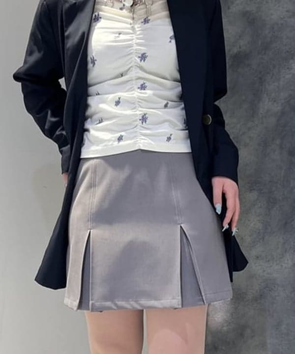 星野 真依さんの「BEAMS WOMEN｜ボックス タック ミニ スカート」を使ったコーディネート