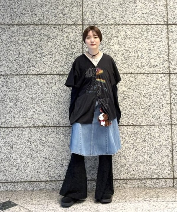 森本 理絵さんの「BEAMS WOMEN｜LEVI&rsquo;S(R) / GODET KNEE LENGTH SKIRT」を使ったコーディネート