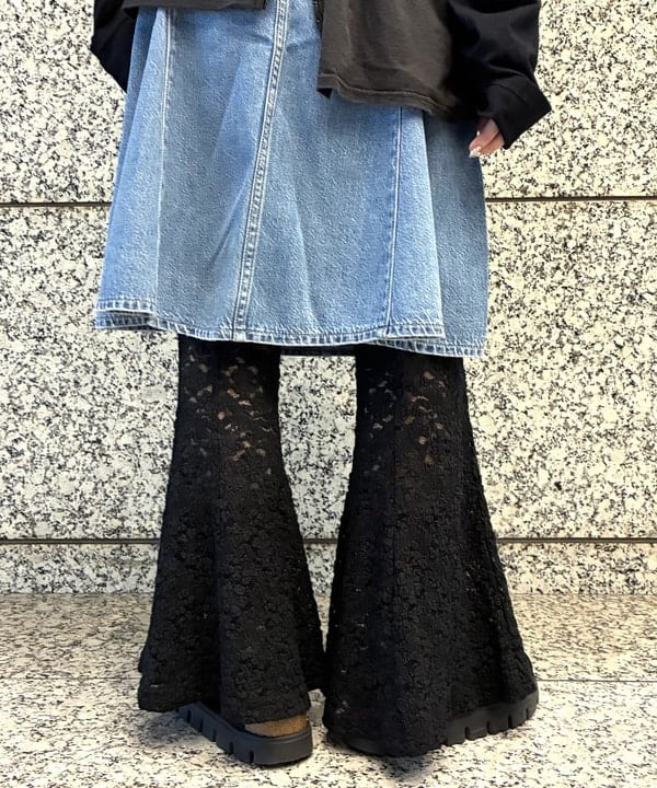 森本 理絵さんの「BEAMS WOMEN｜LEVI&rsquo;S(R) / GODET KNEE LENGTH SKIRT」を使ったコーディネート