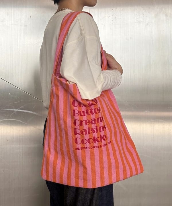 みりさんの「マドラス チェック ネクタイ」を使ったコーディネート