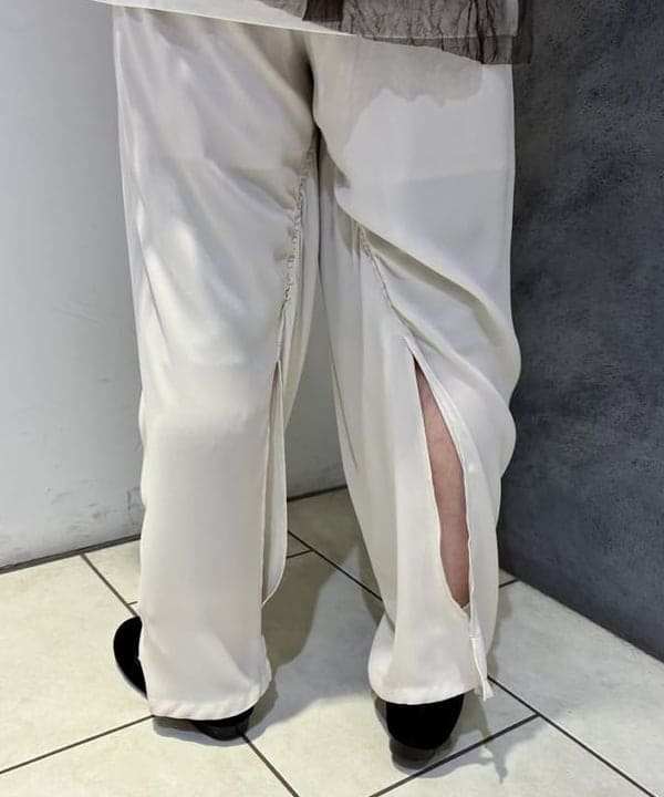 モモさんの「BEAMS WOMEN｜maturely / リサイクル アムンゼン シャーリング アンド スリット パンツ」を使ったコーディネート