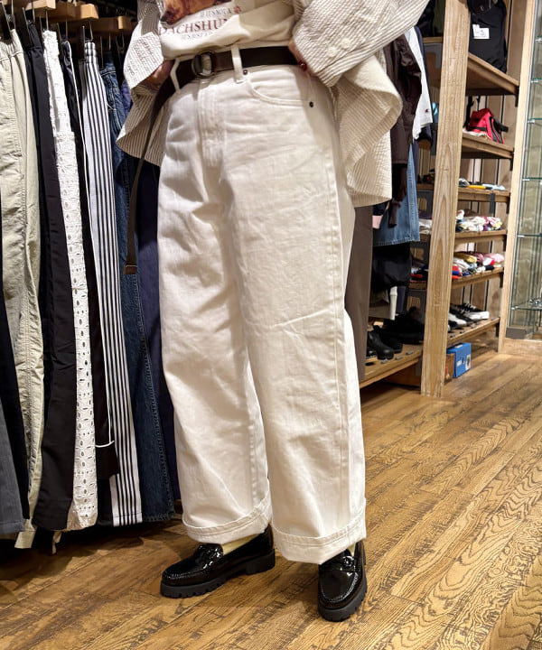 クロサワさんの「BEAMS WOMEN｜【別注】G.H.Bass / BLACK BIT ローファー」を使ったコーディネート