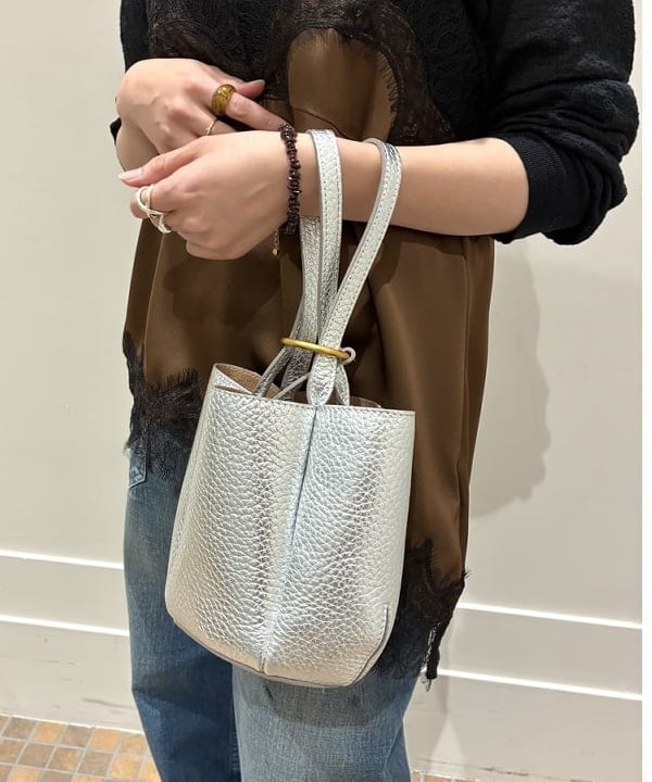 篠崎 香月さんの「BEAMS WOMEN｜オックス 比翼 ミニジレ」を使ったコーディネート