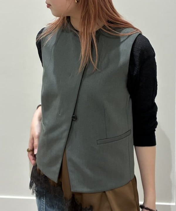 篠崎 香月さんの「BEAMS WOMEN｜オックス 比翼 ミニジレ」を使ったコーディネート