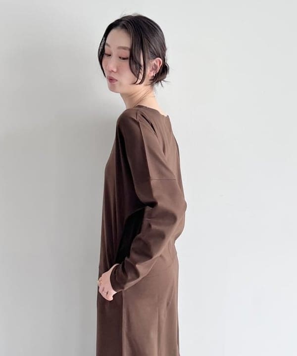 隈元 楓さんの「BEAMS WOMEN｜【別注】スタイリスト佐藤佳菜子 &times; SLOANE / 淑女のロンT ワンピース」を使ったコーディネート