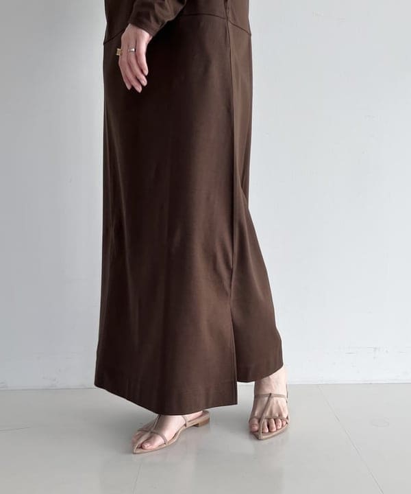 隈元 楓さんの「BEAMS WOMEN｜【別注】スタイリスト佐藤佳菜子 &times; SLOANE / 淑女のロンT ワンピース」を使ったコーディネート