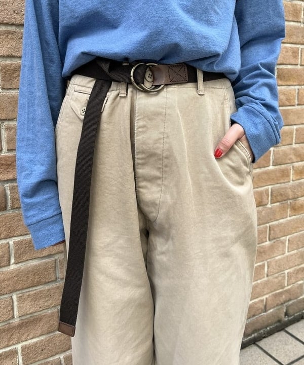 ミナミマリコさんの「BEAMS WOMEN｜【別注】HEAR MY NAME &times; maturely / ニュアンス チノ」を使ったコーディネート