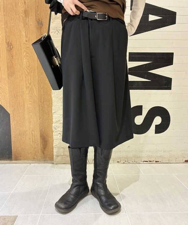 江口 息吹さんの「BEAMS WOMEN｜レース トリム サテン キャミソール」を使ったコーディネート