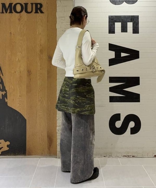 マツミヤさんの「BEAMS WOMEN｜スタッズ ベルト バッグ」を使ったコーディネート