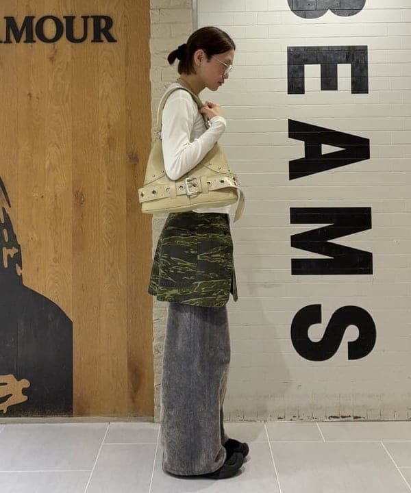 マツミヤさんの「BEAMS WOMEN｜スタッズ ベルト バッグ」を使ったコーディネート