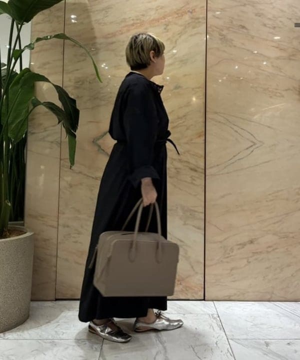 塚越 有紀さんの「BEAMS WOMEN｜リバーレース ブラウス」を使ったコーディネート