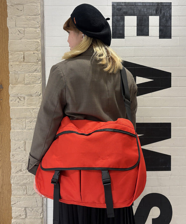 大石彩可さんの「BEAMS WOMEN｜メッセンジャー バッグ」を使ったコーディネート