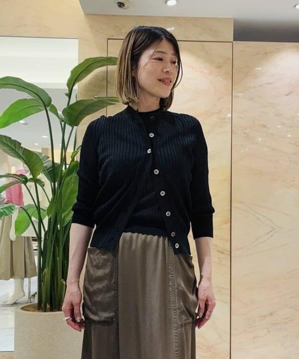 岩沢 珠代さんの「BEAMS WOMEN｜SLOANE / 14ゲージ ワイドリブ カーディガン」を使ったコーディネート