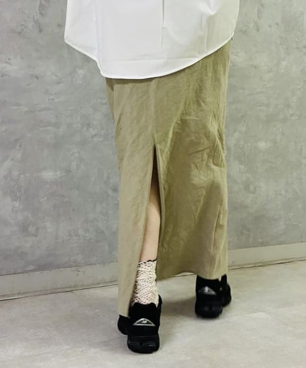 岩沢 珠代さんの「BEAMS WOMEN｜コットンラミー バイアス スカート」を使ったコーディネート