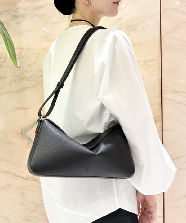 AONO SHIKAMAさんの「BEAMS WOMEN｜ギャザー ショルダー ブラウス」を使ったコーディネート